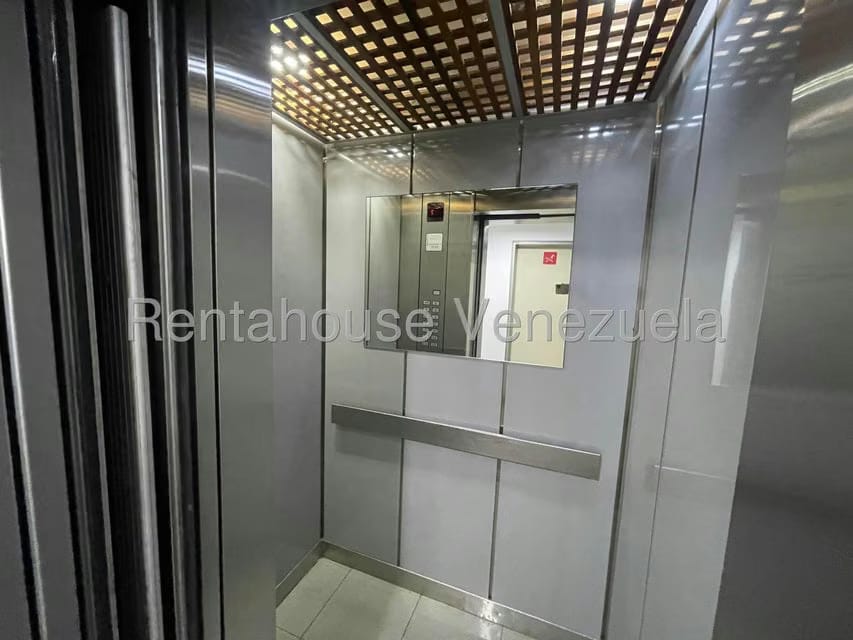 Apartamento (1 Nivel) en Venta en Las Esmeraldas, Distrito Metropolitano - 5