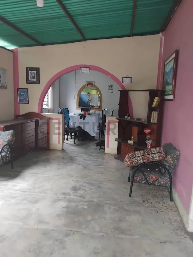 Casa amplia y cómoda en vía principal de San Lorenzo - 2