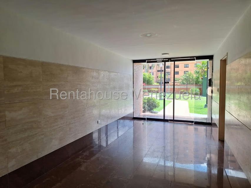 Apartamento (1 Nivel) en Alquiler en Colinas de La Tahona, Distrito Metropolitano - 16