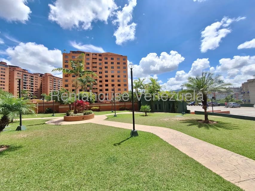 Apartamento (1 Nivel) en Alquiler en Colinas de La Tahona, Distrito Metropolitano - 18