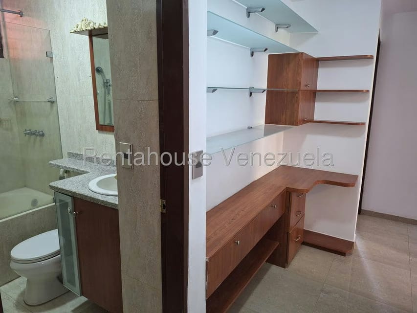 Apartamento (1 Nivel) en Alquiler en Colinas de La Tahona, Distrito Metropolitano - 7