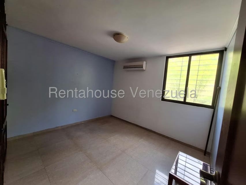 Apartamento (1 Nivel) en Alquiler en Colinas de La Tahona, Distrito Metropolitano - 9