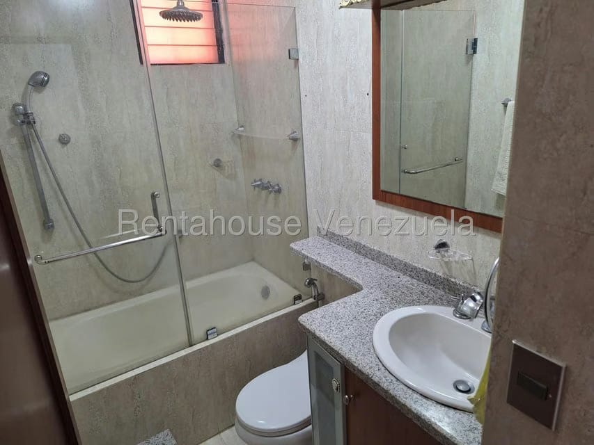 Apartamento (1 Nivel) en Alquiler en Colinas de La Tahona, Distrito Metropolitano - 10