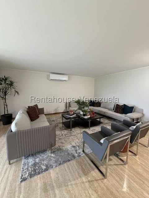 Casa (Contemporaneo) en Alquiler en Santa Paula, Distrito Metropolitano - 11