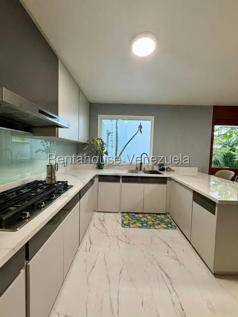Casa (Contemporaneo) en Alquiler en Santa Paula, Distrito Metropolitano - 4