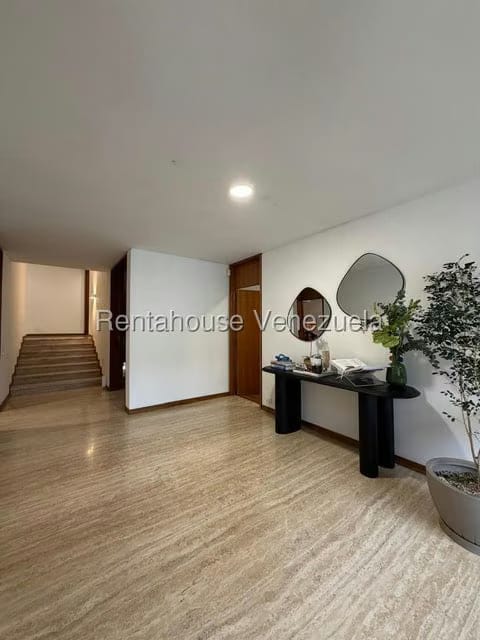 Casa (Contemporaneo) en Alquiler en Santa Paula, Distrito Metropolitano - 10