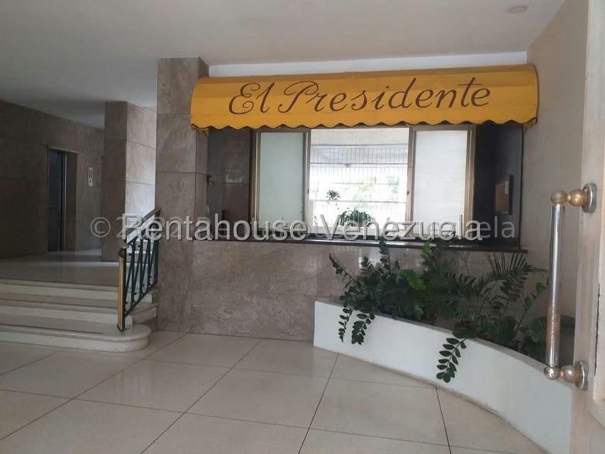 Apartamento (1 Nivel) en Alquiler en Los Palos Grandes, Distrito Metropolitano - 2