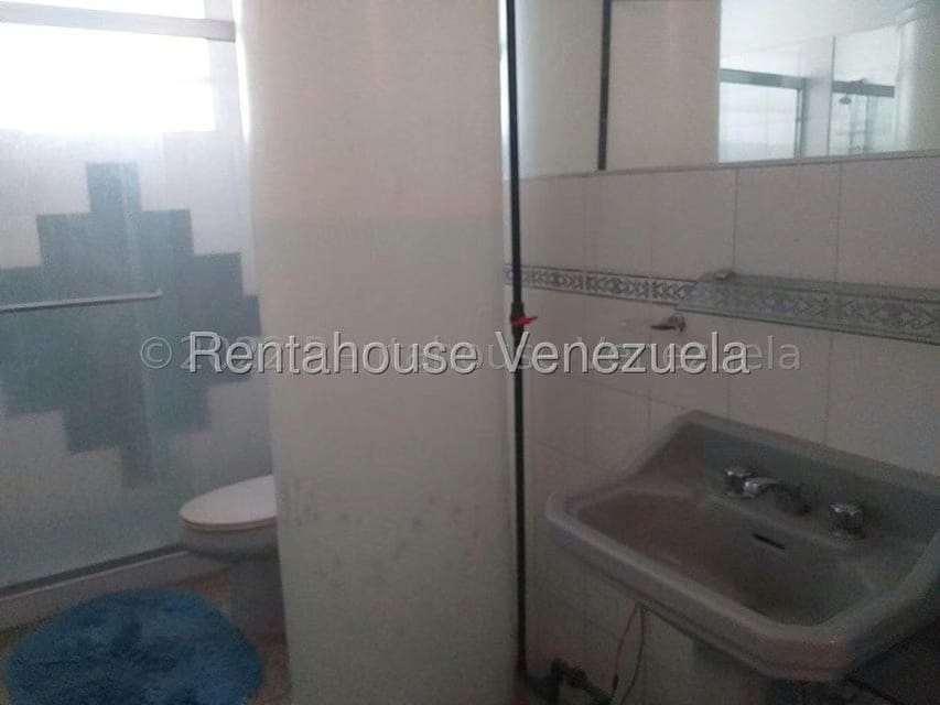 Apartamento (1 Nivel) en Alquiler en Los Palos Grandes, Distrito Metropolitano - 11
