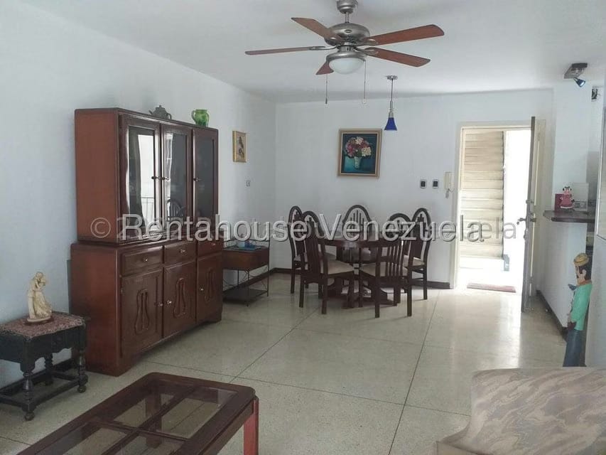 Apartamento (1 Nivel) en Alquiler en Los Palos Grandes, Distrito Metropolitano - 5