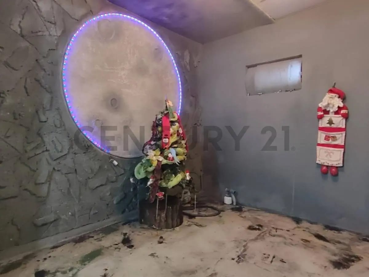 En venta Casa con Dos Locales Comerciales - 4