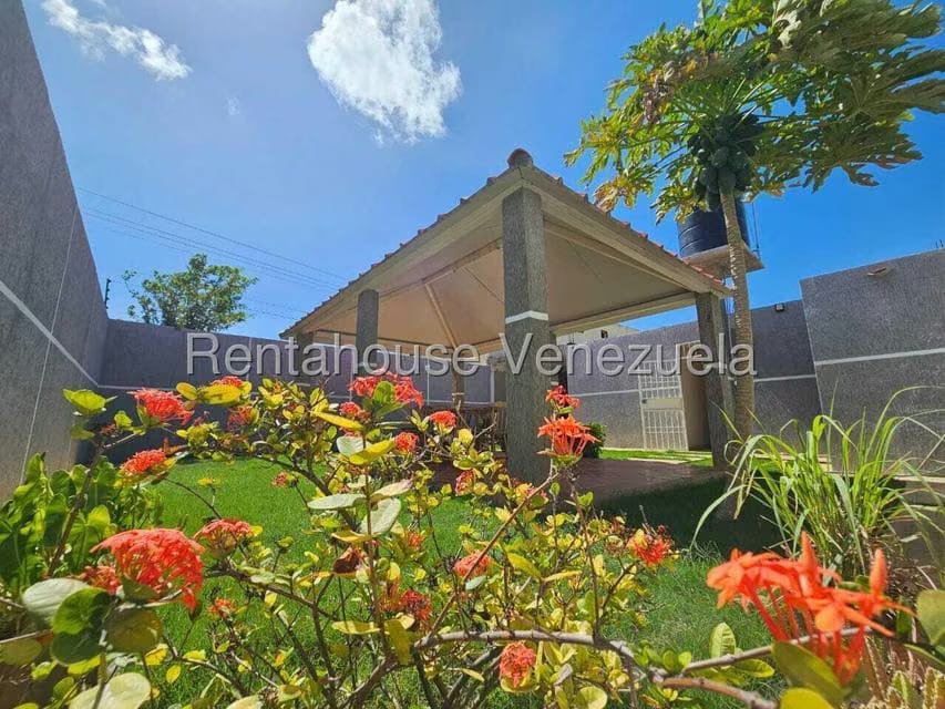 Casa (1 Nivel) en Alquiler en Centro, Falcon - 2