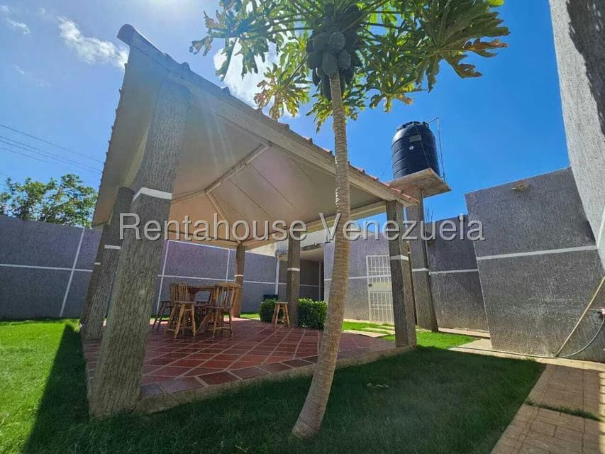 Casa (1 Nivel) en Alquiler en Centro, Falcon - 3