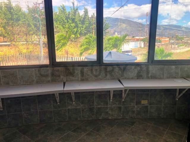 Local De 304.07 En Alquiler En El Cc El Refugio. - 14