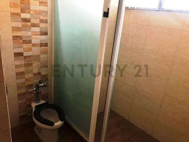 Local De 304.07 En Alquiler En El Cc El Refugio. - 15