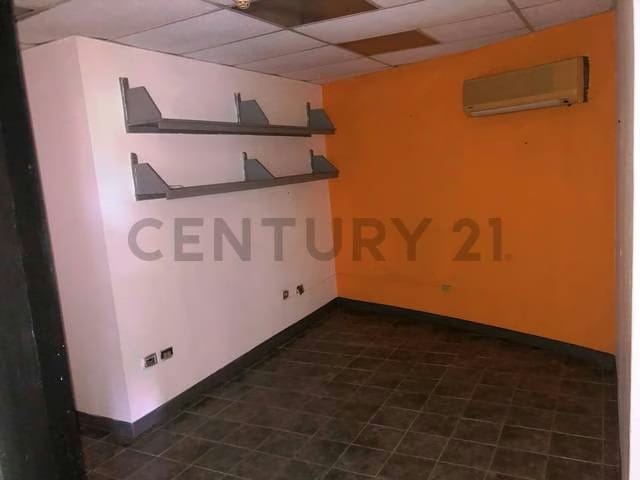 Local De 304.07 En Alquiler En El Cc El Refugio. - 9