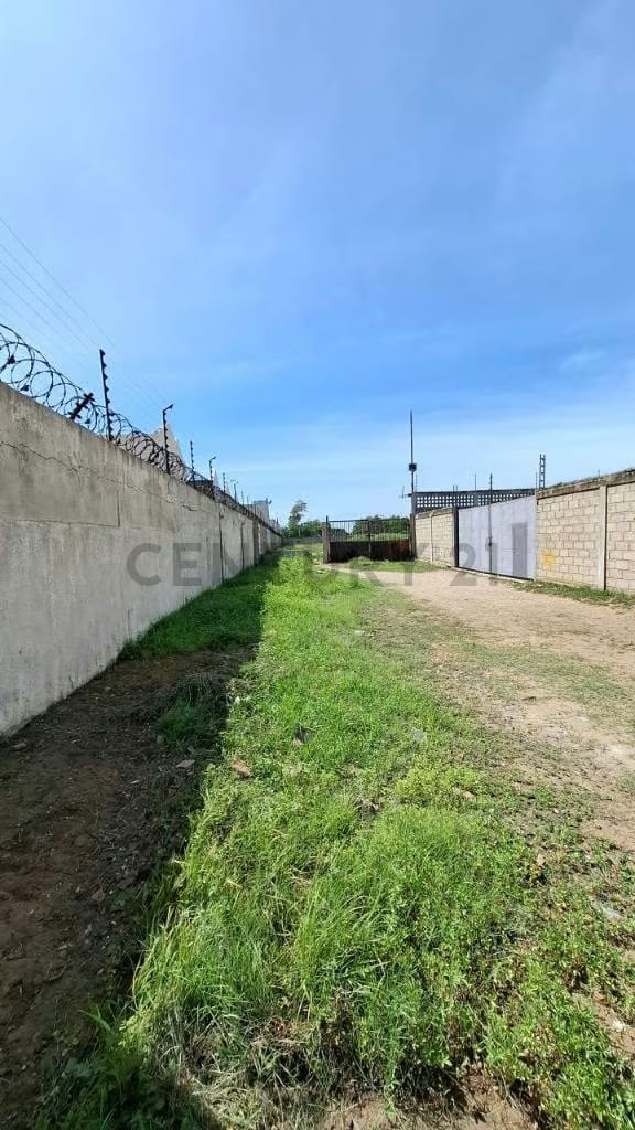 Se Vende Trreno Comercial en la Avenida Guajira Cerca del Sambil