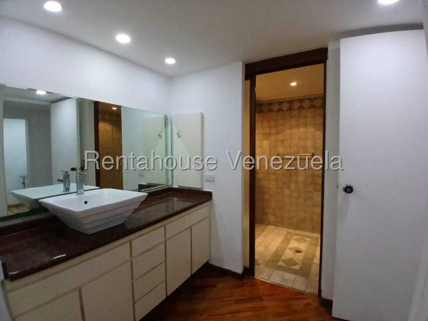 Apartamento (1 Nivel) en Alquiler en Altamira, Distrito Metropolitano - 13