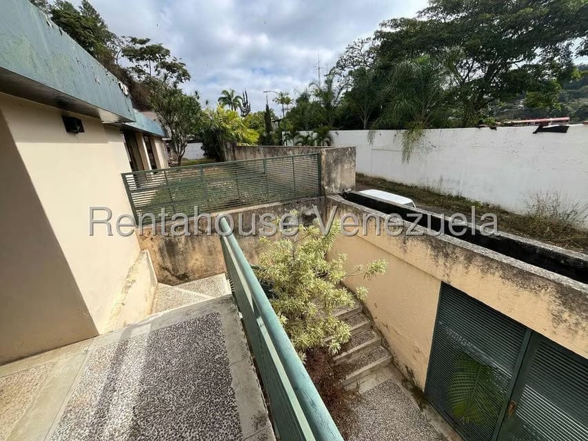 Casa (Multipes Niveles) en Venta en Prados del Este, Distrito Metropolitano - 2