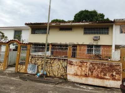 casa en venta urbanización Villa Alianza Puerto Ordaz para remodelar - 3