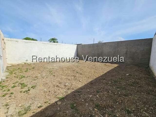 Casa (1 Nivel) en Alquiler en Centro, Falcon - 2