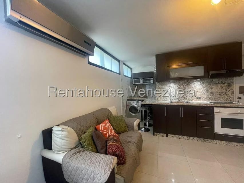 Apartamento (1 Nivel) en Alquiler en Los Palos Grandes, Distrito Metropolitano - 7