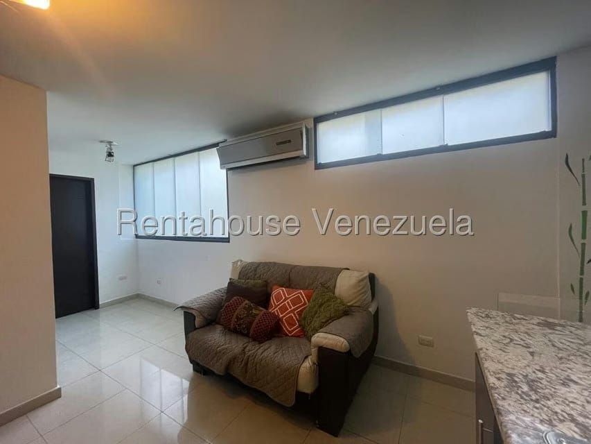 Apartamento (1 Nivel) en Alquiler en Los Palos Grandes, Distrito Metropolitano - 9