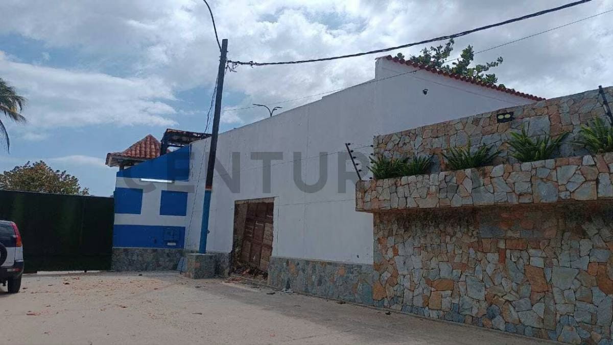 En venta Casa a orilla del mar en Pampatar - 14