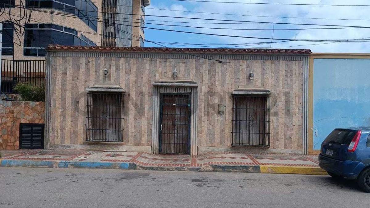En venta Casa a orilla del mar en Pampatar - 4