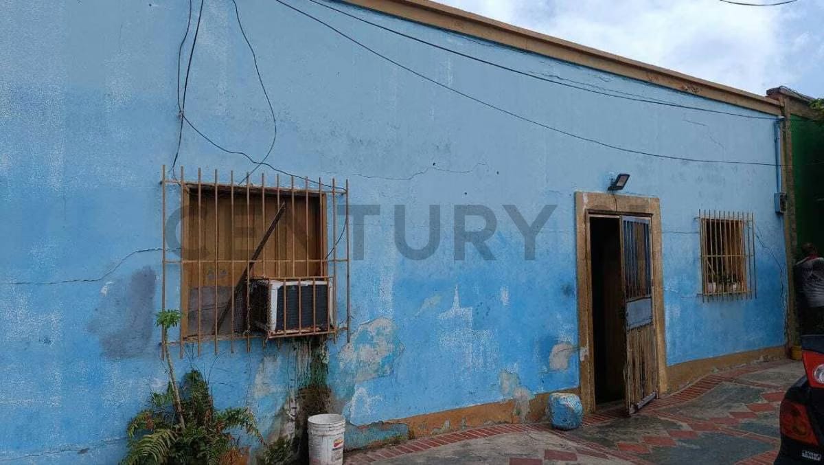 En venta casa a pocos pasos de la playa en Pampatar - 2