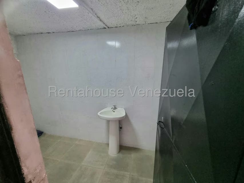 Comercial (Galpon - Deposito) en Venta en La Yaguara, Distrito Metropolitano - 17