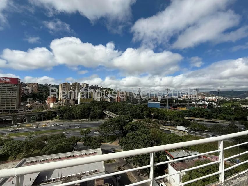Apartamento (Duplex) en Venta en La Florida, Distrito Metropolitano - 24