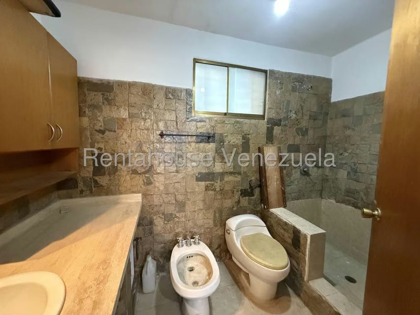 Apartamento (Duplex) en Venta en La Florida, Distrito Metropolitano - 31