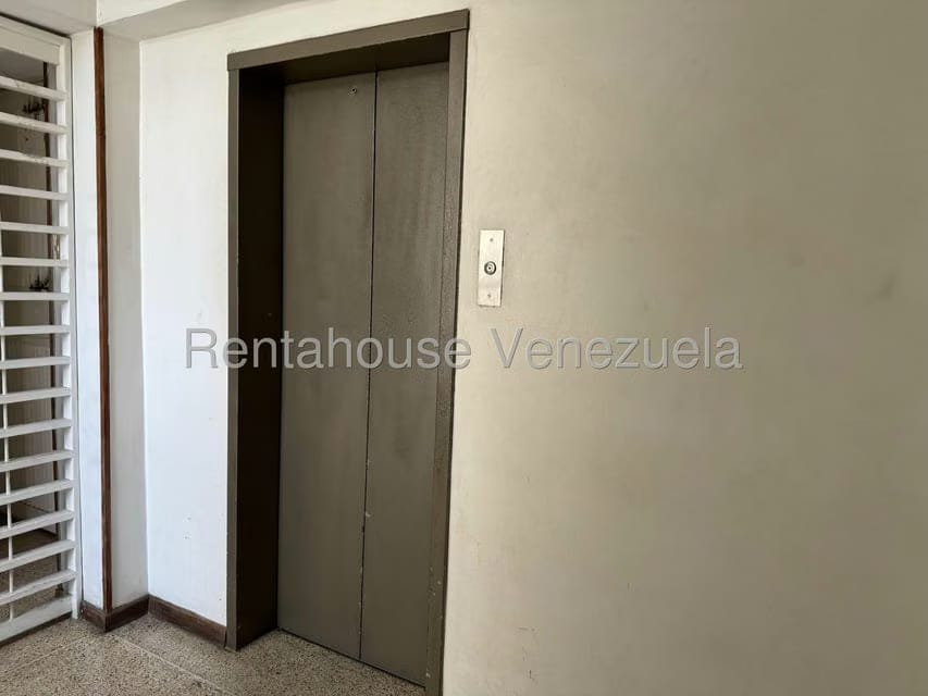 Apartamento (Duplex) en Venta en La Florida, Distrito Metropolitano - 38