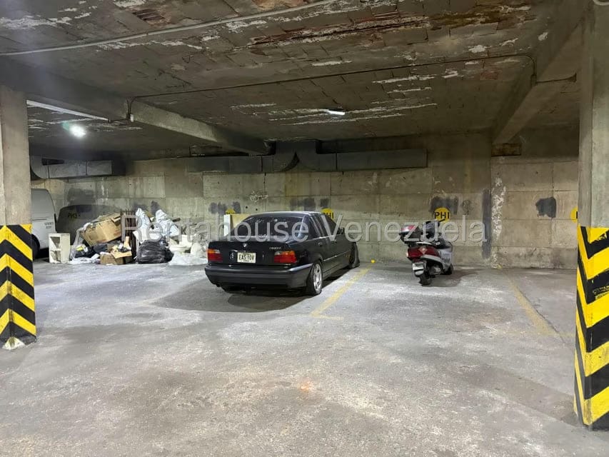 Apartamento (Duplex) en Venta en La Florida, Distrito Metropolitano - 39