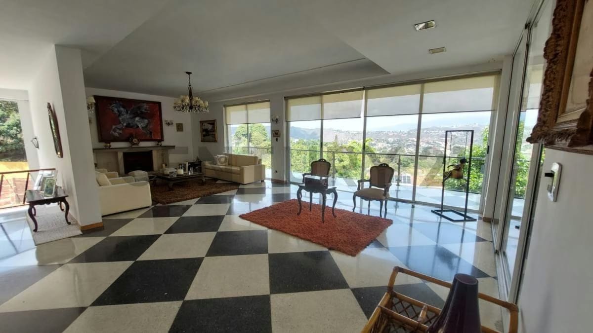 Hermosa Casa en Venta en Lomas del Club Hípico - 2