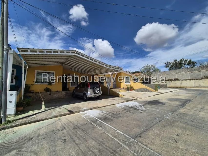 Casa (Duplex) en Venta en Hacienda Yucatan, Lara - 2