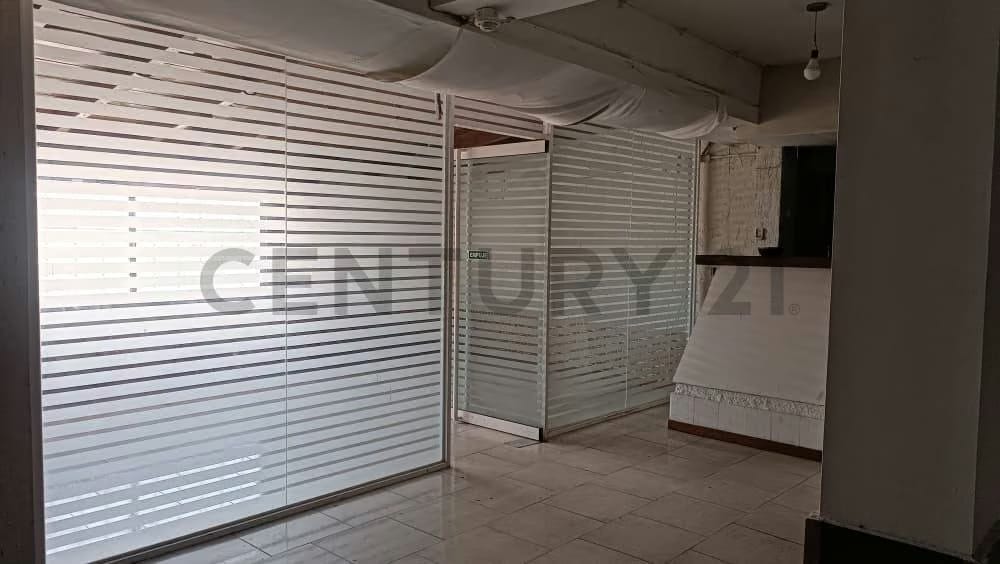 En venta, local para restaurant con Casa, terreno, oficinas y galpón - 2
