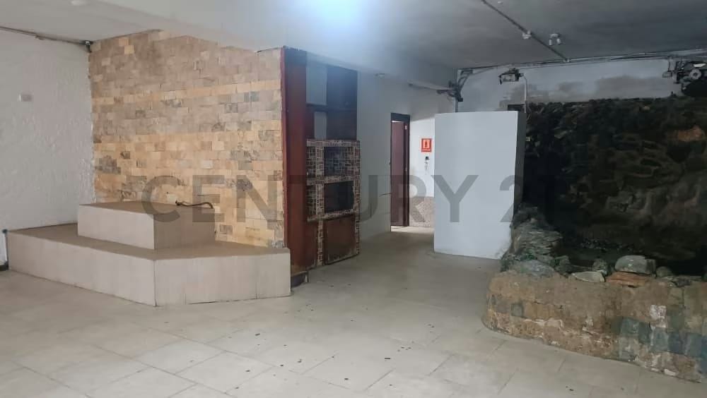 En venta, local para restaurant con Casa, terreno, oficinas y galpón - 16