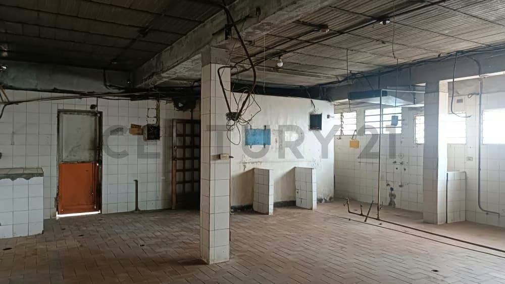 En venta, local para restaurant con Casa, terreno, oficinas y galpón - 21