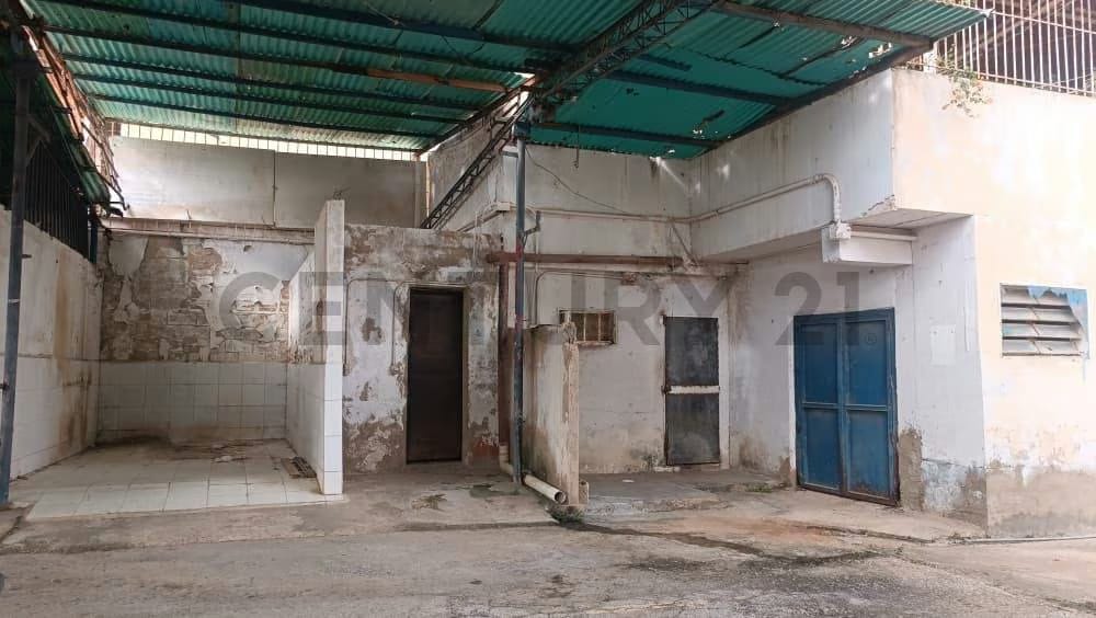 En venta, local para restaurant con Casa, terreno, oficinas y galpón - 25