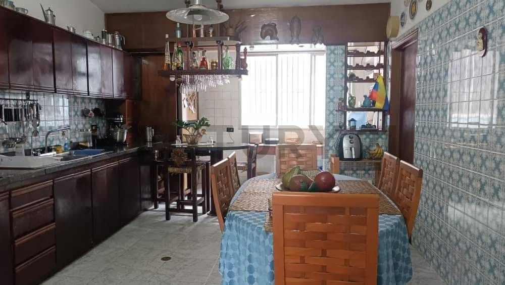 En venta, local para restaurant con Casa, terreno, oficinas y galpón - 38