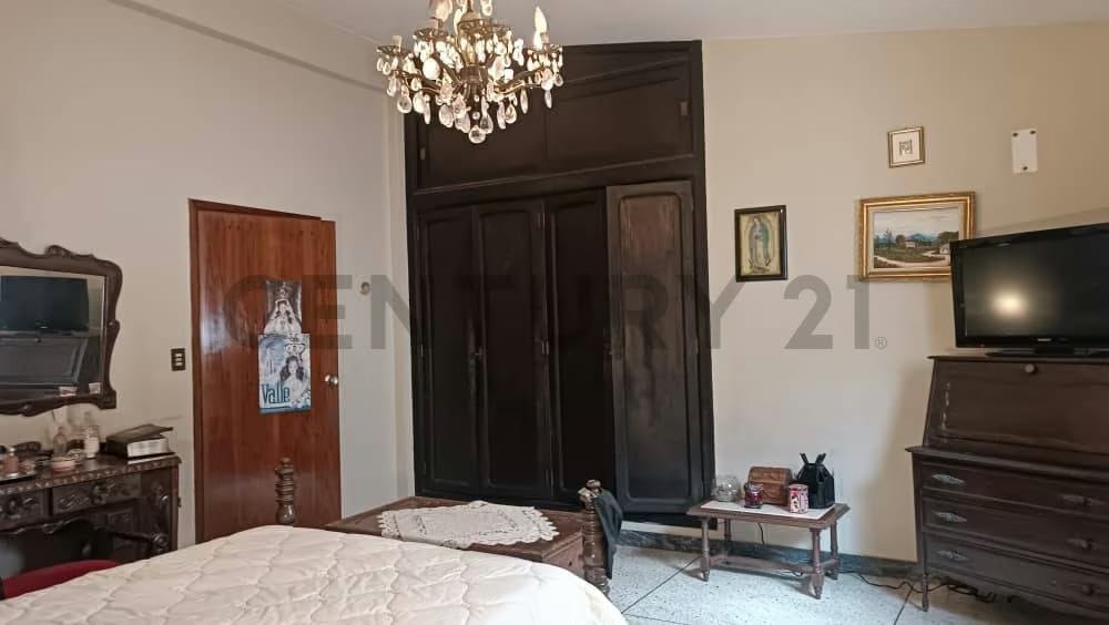 En venta, local para restaurant con Casa, terreno, oficinas y galpón - 45
