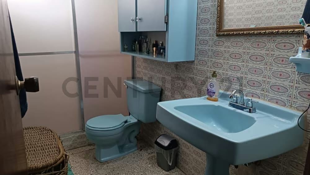 En venta, local para restaurant con Casa, terreno, oficinas y galpón - 47
