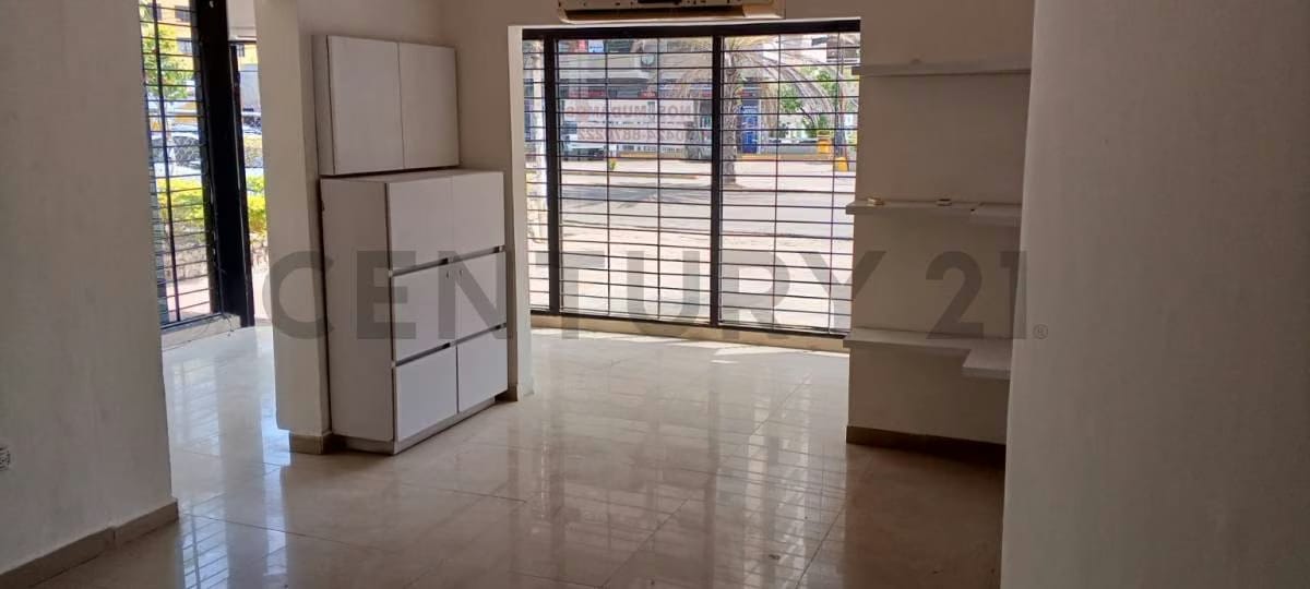 VENTA DE CENTRO COMERCIAL LAS MANOAS UBICADO EN LA PRINCIPAL DE LECHERIA - 2