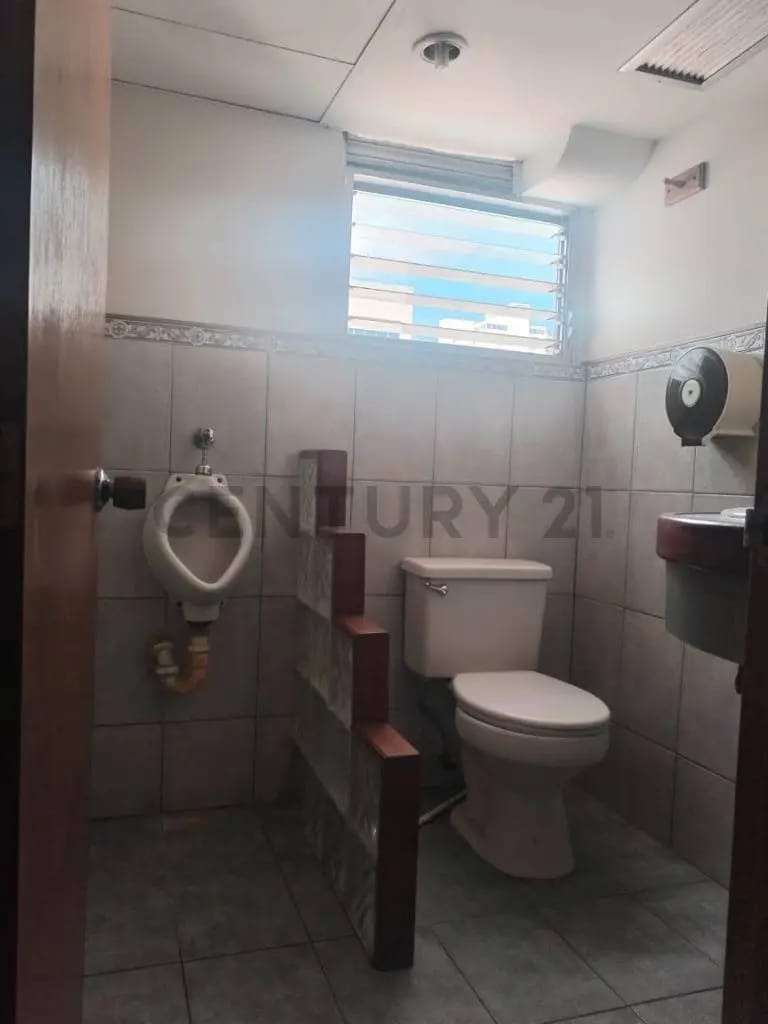 Practica y comoda Oficina en Venta en Chacaito-Caracas - 11