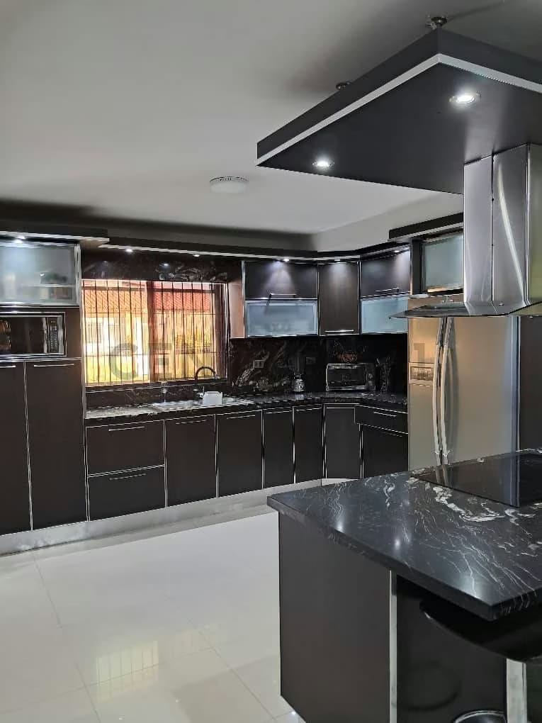 Excelente y moderna propiedad ubicada en el CR. Carmen Isabel. En Anaco. - 2
