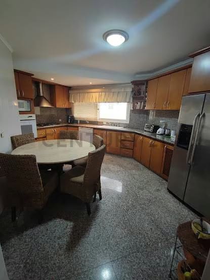 Se alquila apartamento en Edificio Belvedere, un apartamento por piso - 4