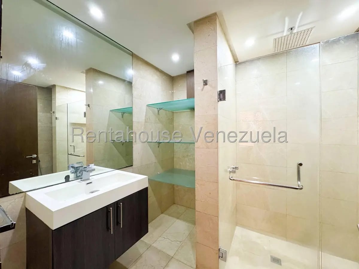 Bello, Diafano y Amplio Apartamento en Venta Los Samanes, Caracas - 2
