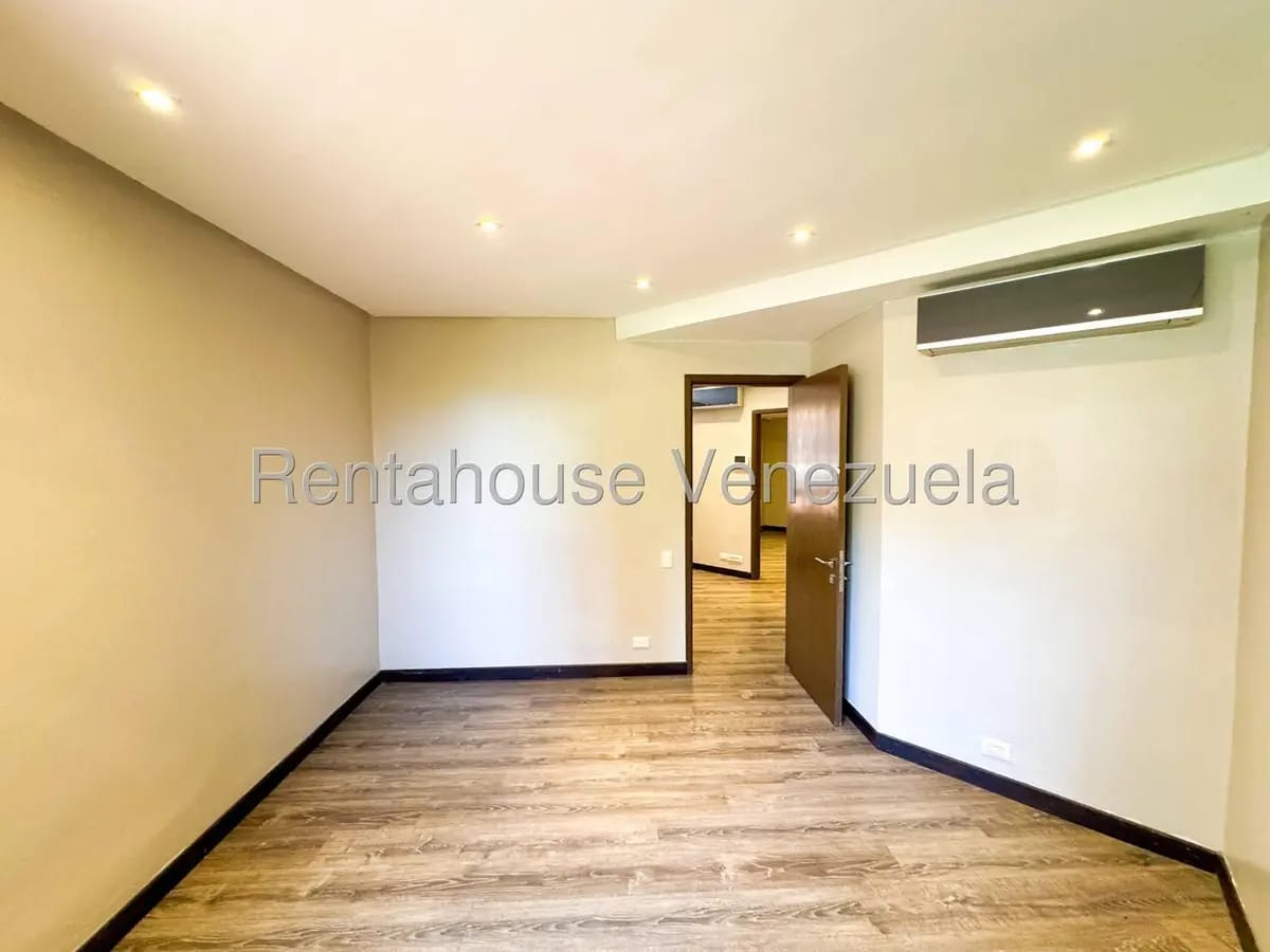 Bello, Diafano y Amplio Apartamento en Venta Los Samanes, Caracas - 12