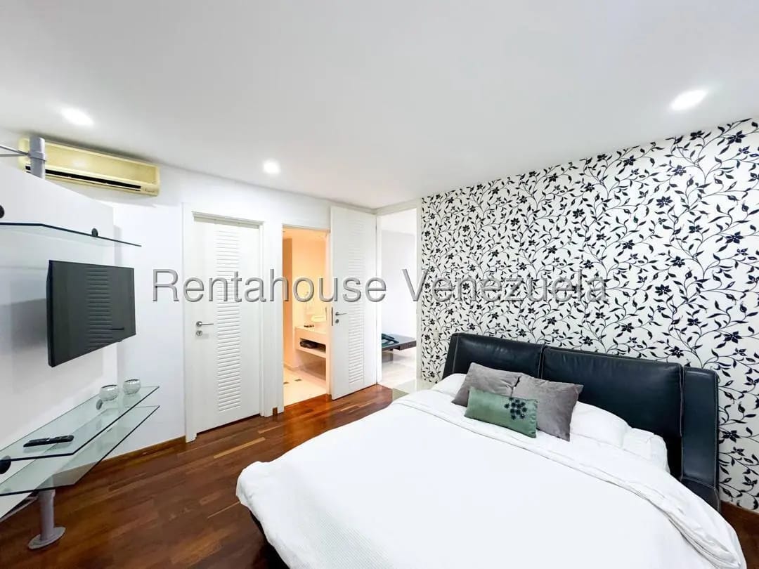 Exclusivo Apartamento Tipo PH en Venta Colinas de Valle Arriba, Caracas - 11